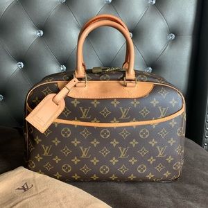 ⚠️SOLD⚠️Authentic Louis Vuitton Monogram